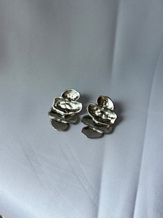 Boucles d'Oreilles Puces Géométriques Texturées - Bague Nova