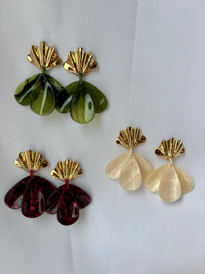 Boucles d'Oreilles Pendantes Coquillage & Fleur Résine - Boucles Solène