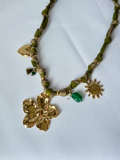 Collier Tissu & Breloques Dorées - Collier Flora