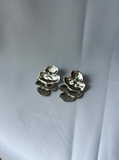 Boucles d'Oreilles Puces Géométriques Texturées - Bague Nova