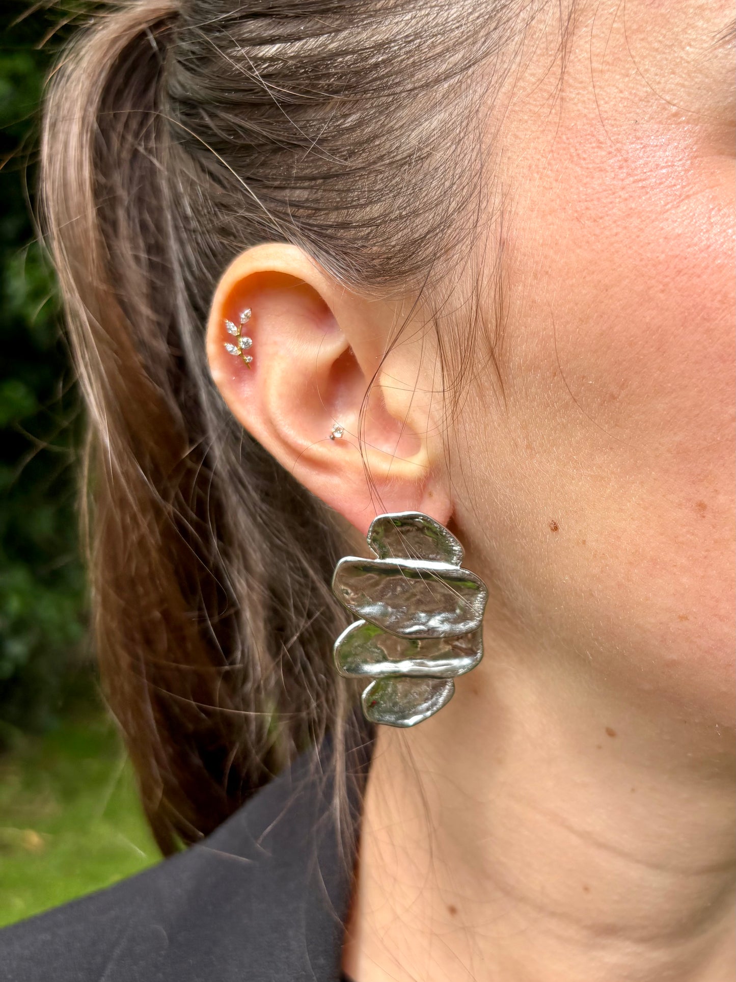 Boucles d'Oreilles Puces Géométriques Texturées - Bague Nova